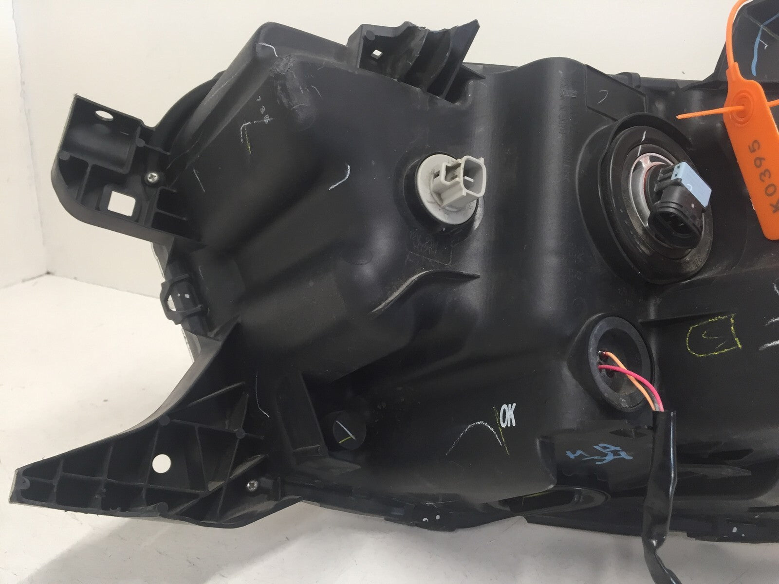 Headlight Damaged Right Passenger RH Toyota Tacoma 2016-2019 81110-04270 OEM