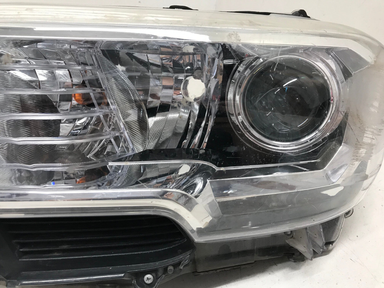 Headlight Damaged Left LH Driver Toyota Tacoma 2016-2022 CAPA