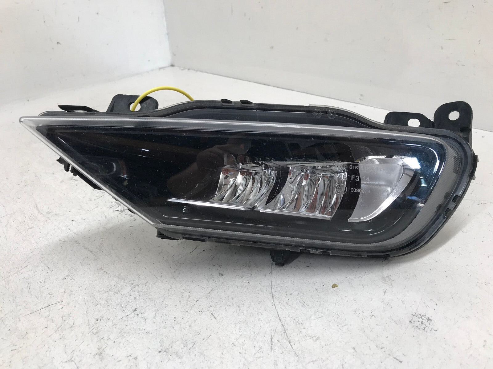 Fog light Damaged LED Left LH Driver Volvo XC90 2016 2017 2018 2019 31395865 OEM