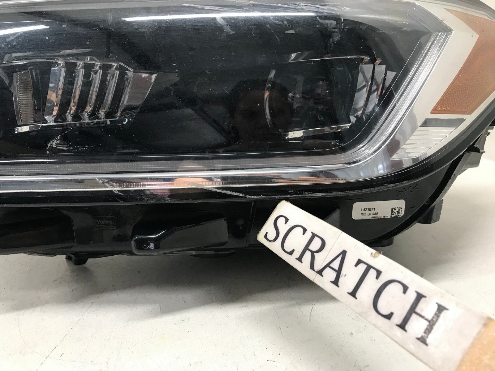 Headlight Damaged LED Left LH Driver Volkswagen Jetta 2019-2022 17A941035C OEM