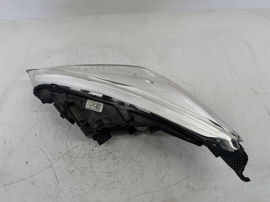 Headlight Damaged Right Passenger RH 2015-18 Ford Focus FO2503340C/FO2502338 OEM
