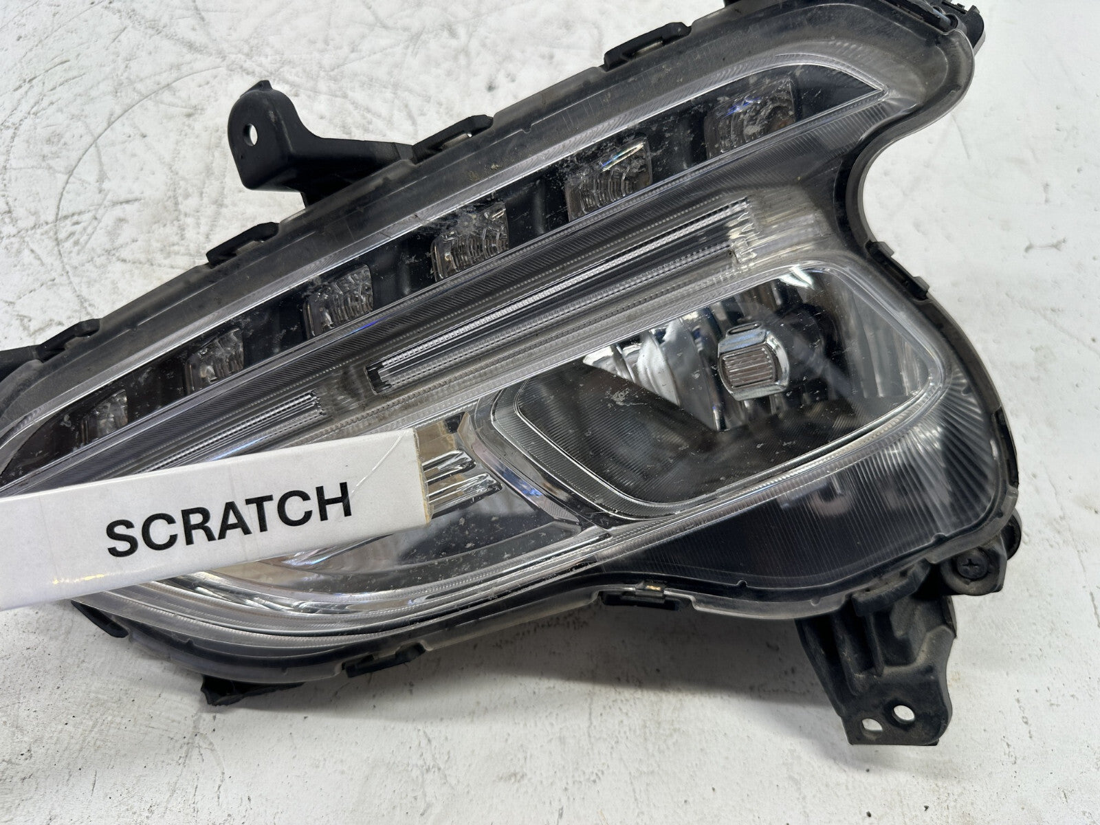 Fog Light Left Driver LH Damaged Hyundai Santa Fe Sport 17 2018 92201-4Z510 OEM