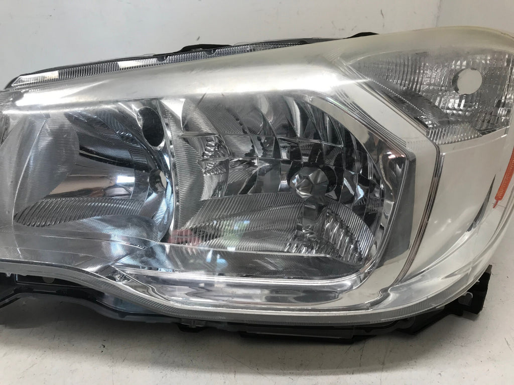Headlight Damaged LH Driver 2014 2015 2016 Subaru Forester SJ 84001SG081 OEM