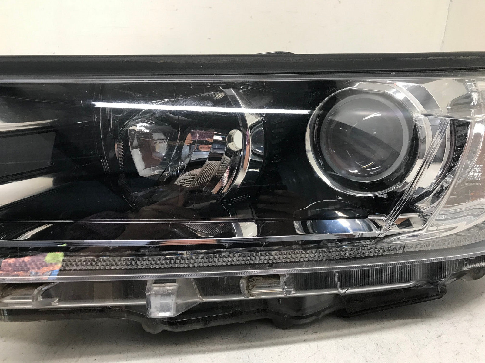Headlight Left LH Driver Toyota Highlander 2017-2019 81150-0E390 OEM