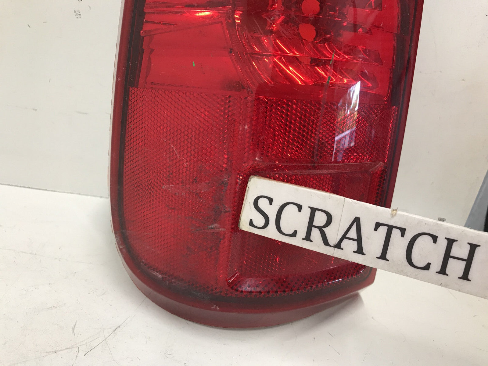 Halogen Tail light Damaged Left Driver LH Ford F-250 Super Duty 2008-2016 OEM