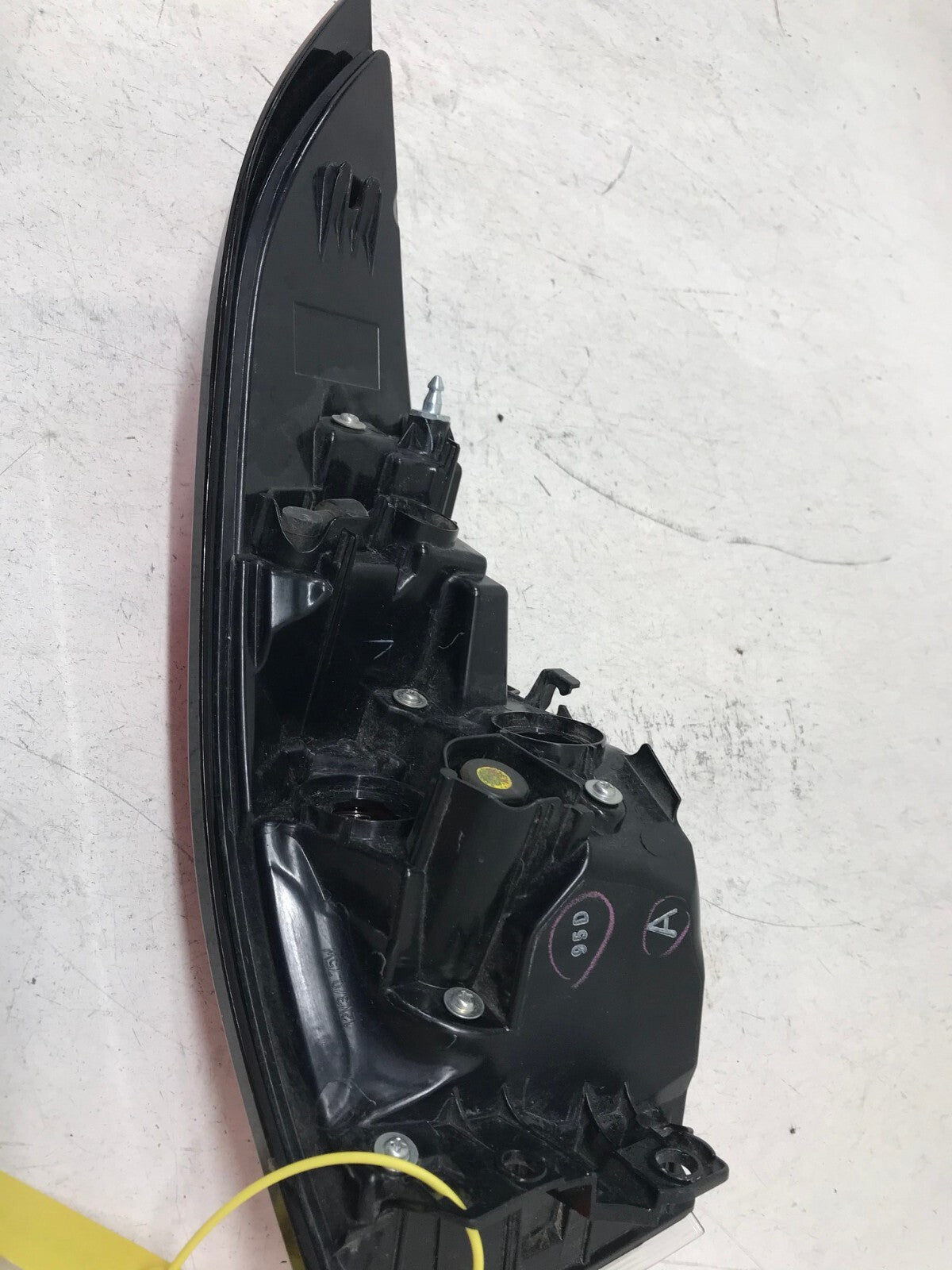 Tail light Damaged Driver LH Left 2020-2021 Toyota Corolla 8156112D10 OEM