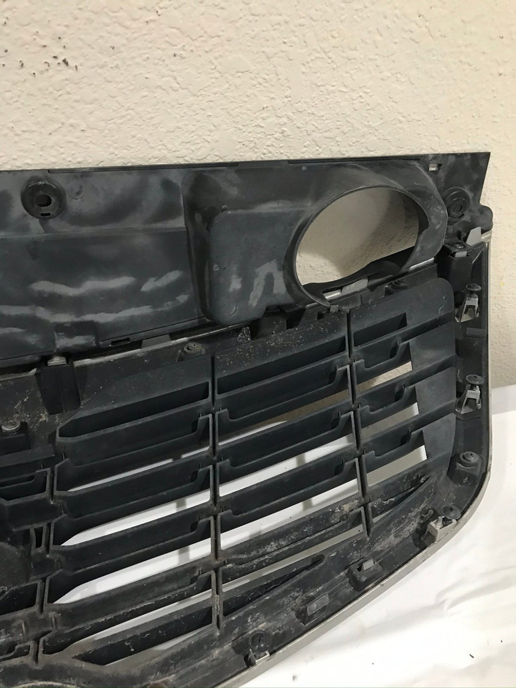 Grill Grille 2011-2012 Kia Sportage 26352-3W000 OEM