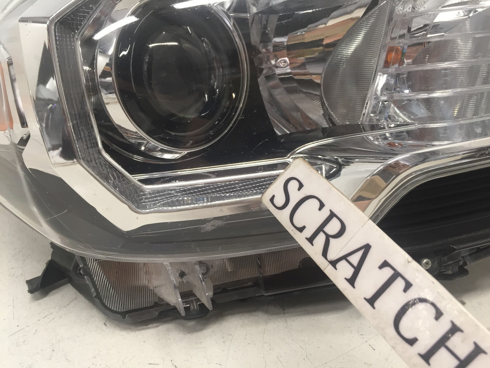 Headlight Damaged Right Passenger RH Toyota Tacoma 2016-2019 81110-04270 OEM