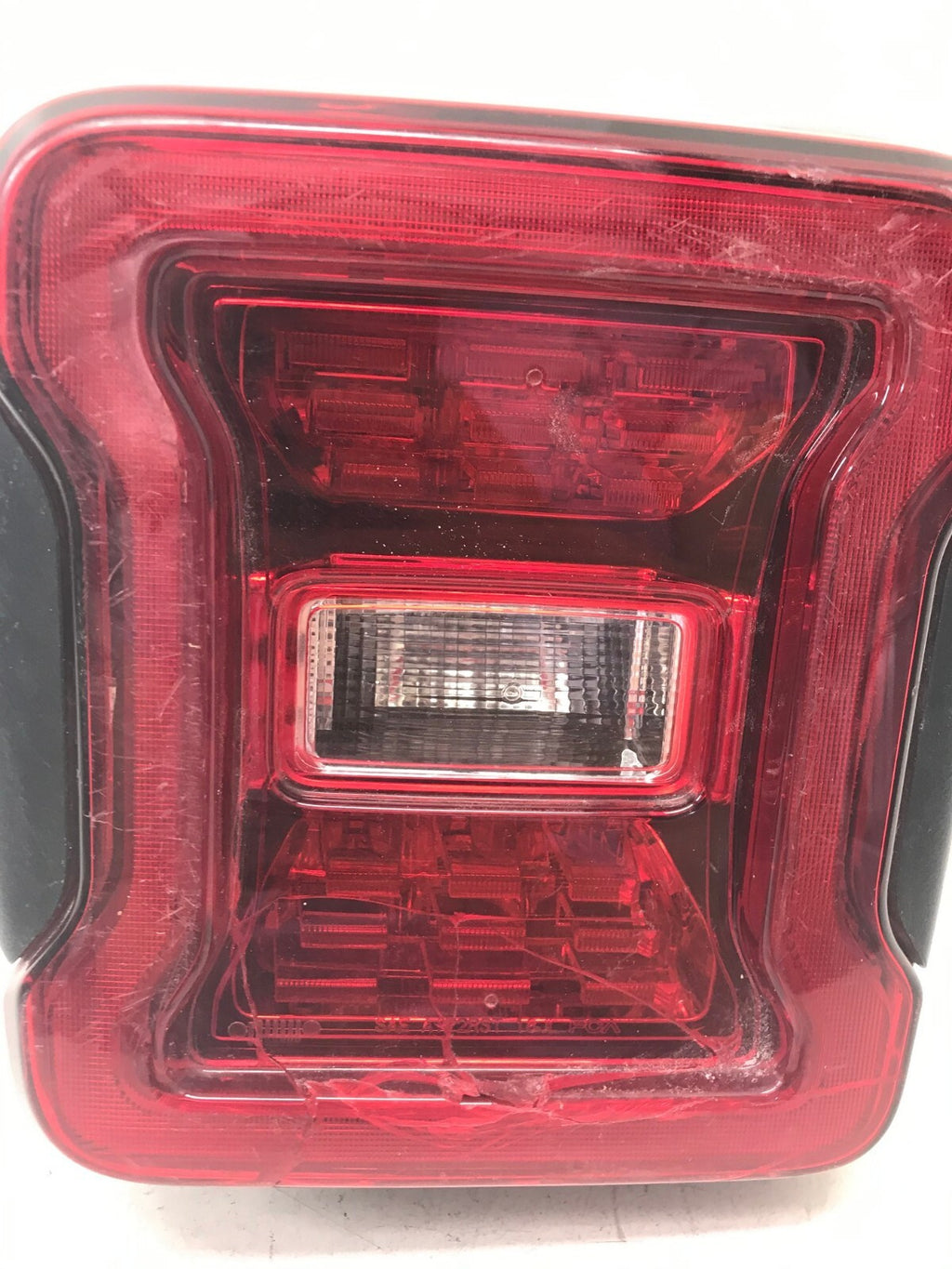 Tail light Damaged Left Driver LH 2018 2021 Jeep Wrangler 68474045AA OEM