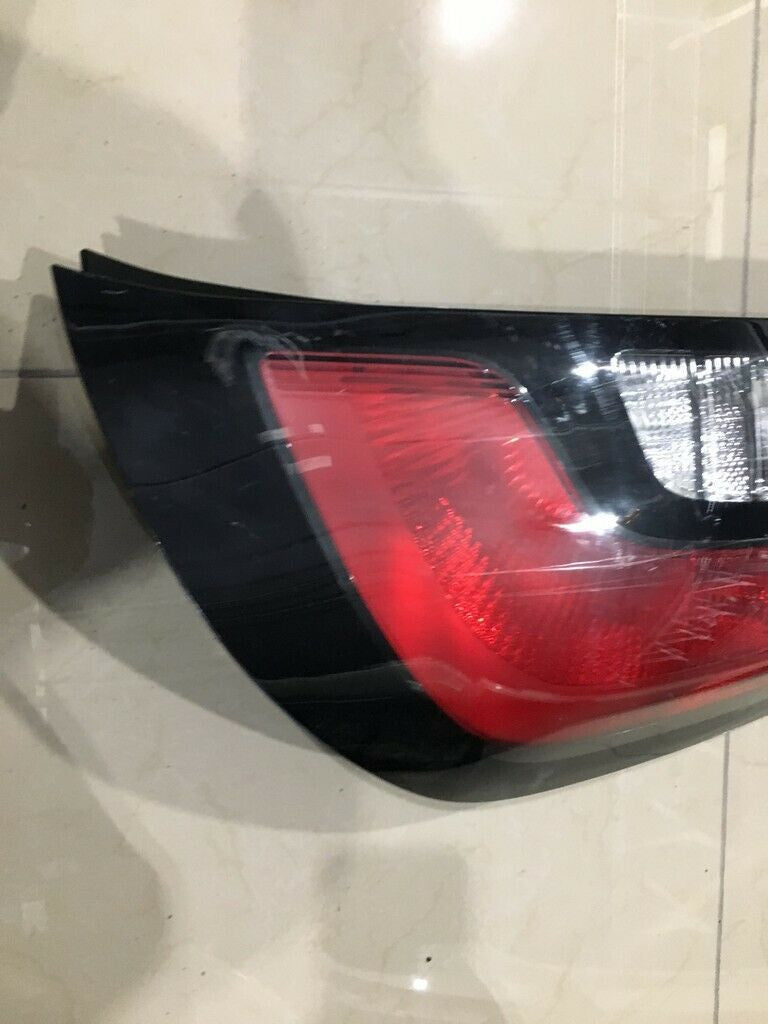 Tail light Damaged Halogen Right RH Passenger Kia Soul 2014-2017 Original