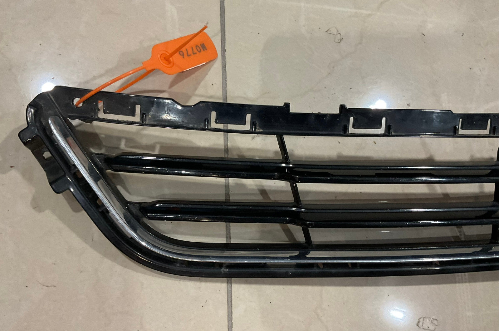 Grill Grille Black 2013-2016 Ford Fusion ds7317b96838w OEM
