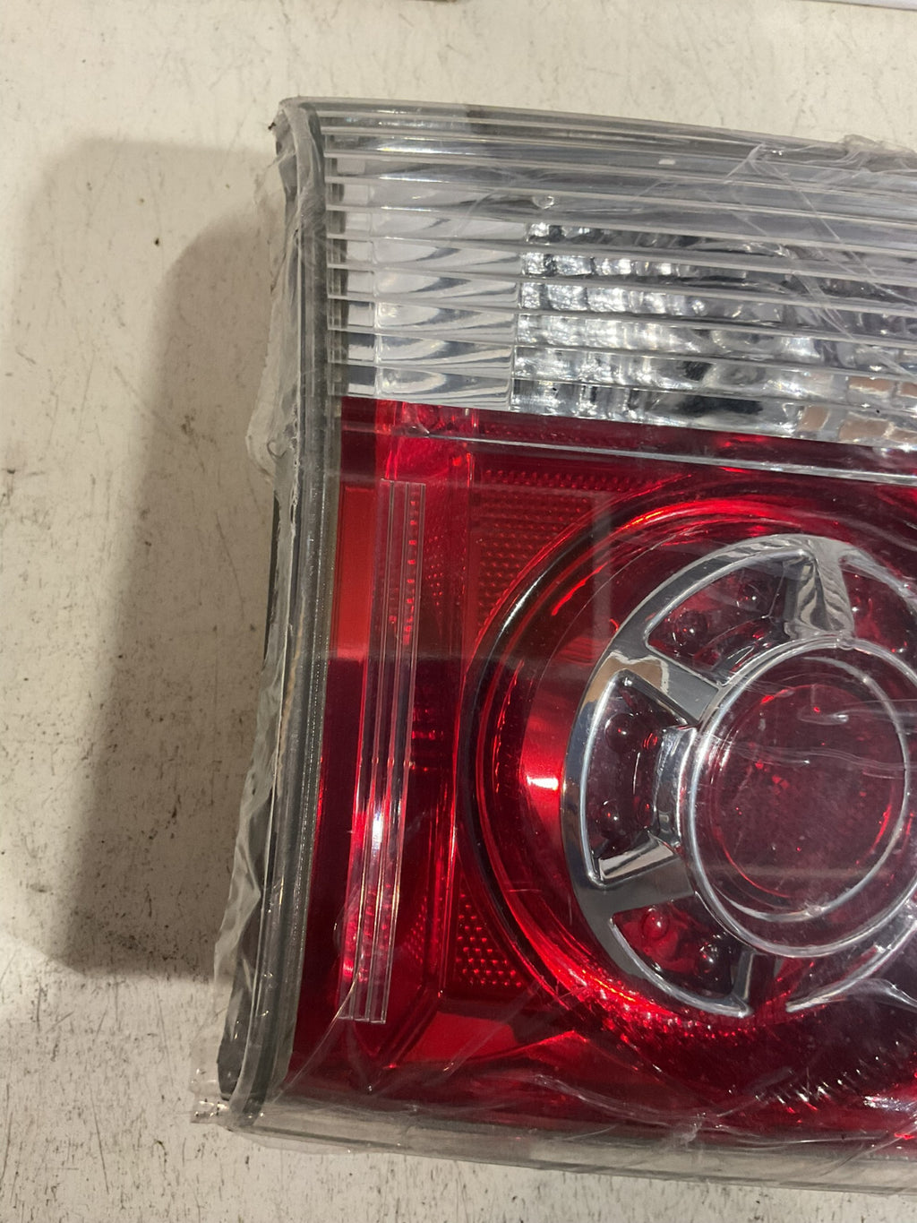 Tail light Damaged Right Passenger RH 2007-2012 GMC Acadia 20811961&itmmeta OEM