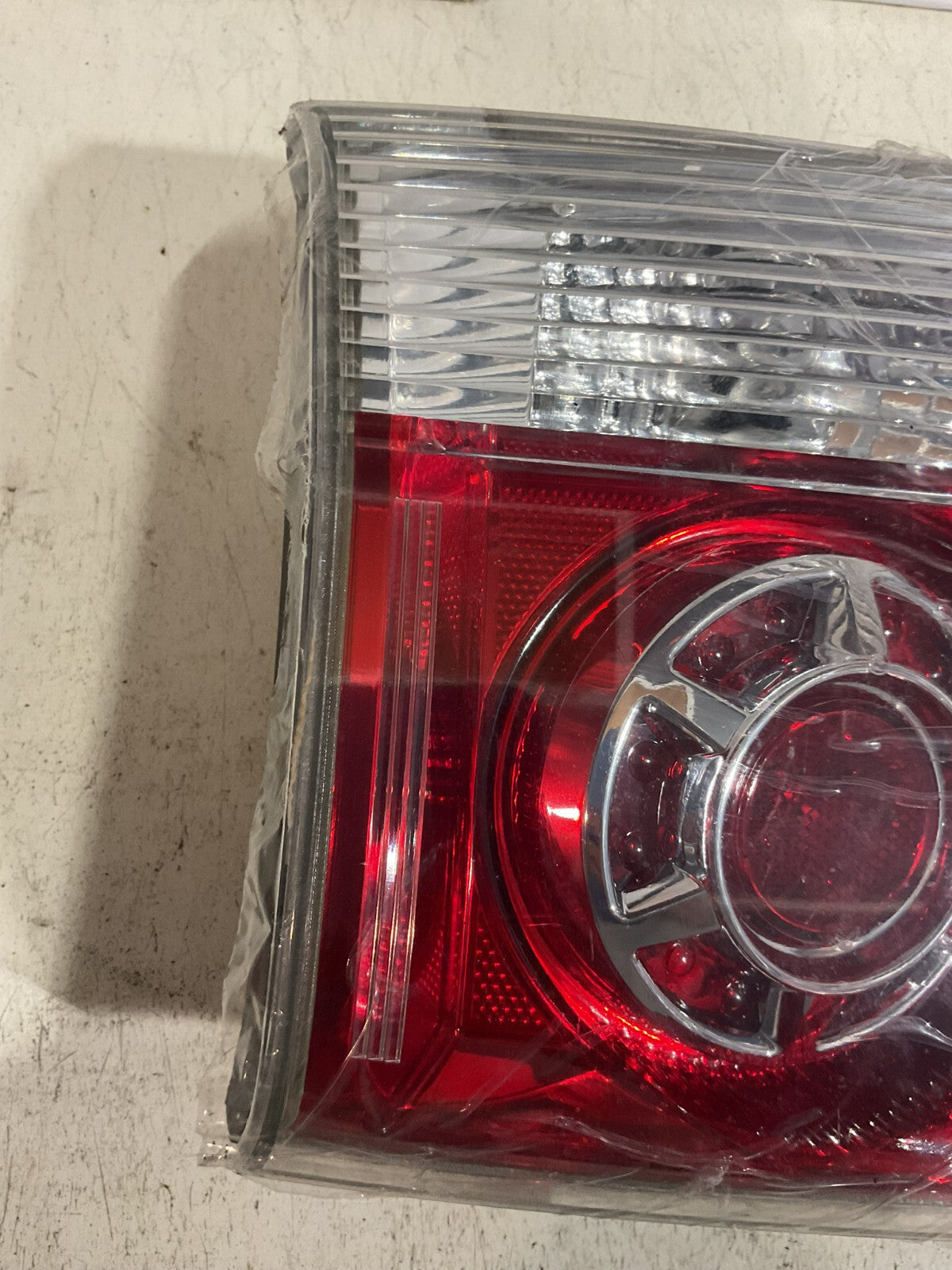 Tail light Damaged Right Passenger RH 2007-2012 GMC Acadia 20811961&itmmeta OEM