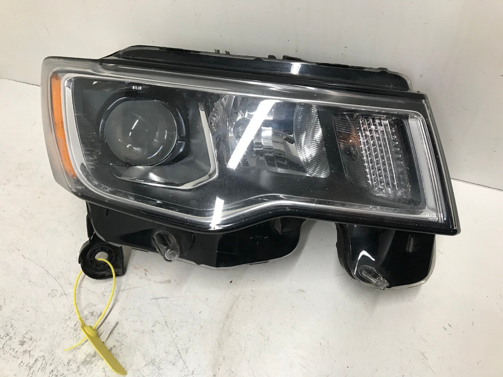 Headlight Damaged RH Passenger Jeep Grand Cherokee 17-22 68289234AF OEM