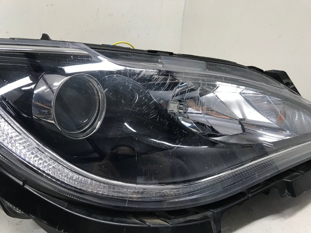 Headlight Damaged Lamp Passenger RH Chrysler Pacifica 2017-2020 68228946AE OEM