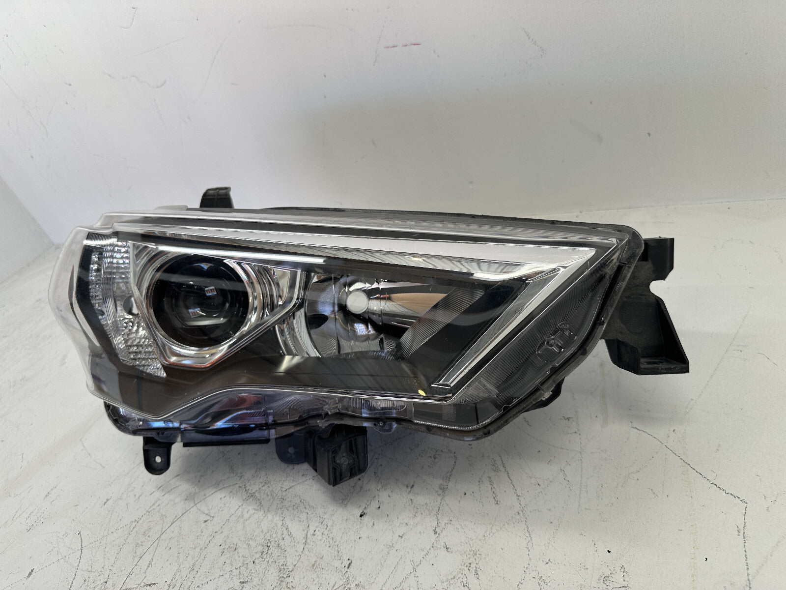 Headlight Damaged Right Passenger RH 2014 - 2019 Toyota 4Runner 8113035541 OEM