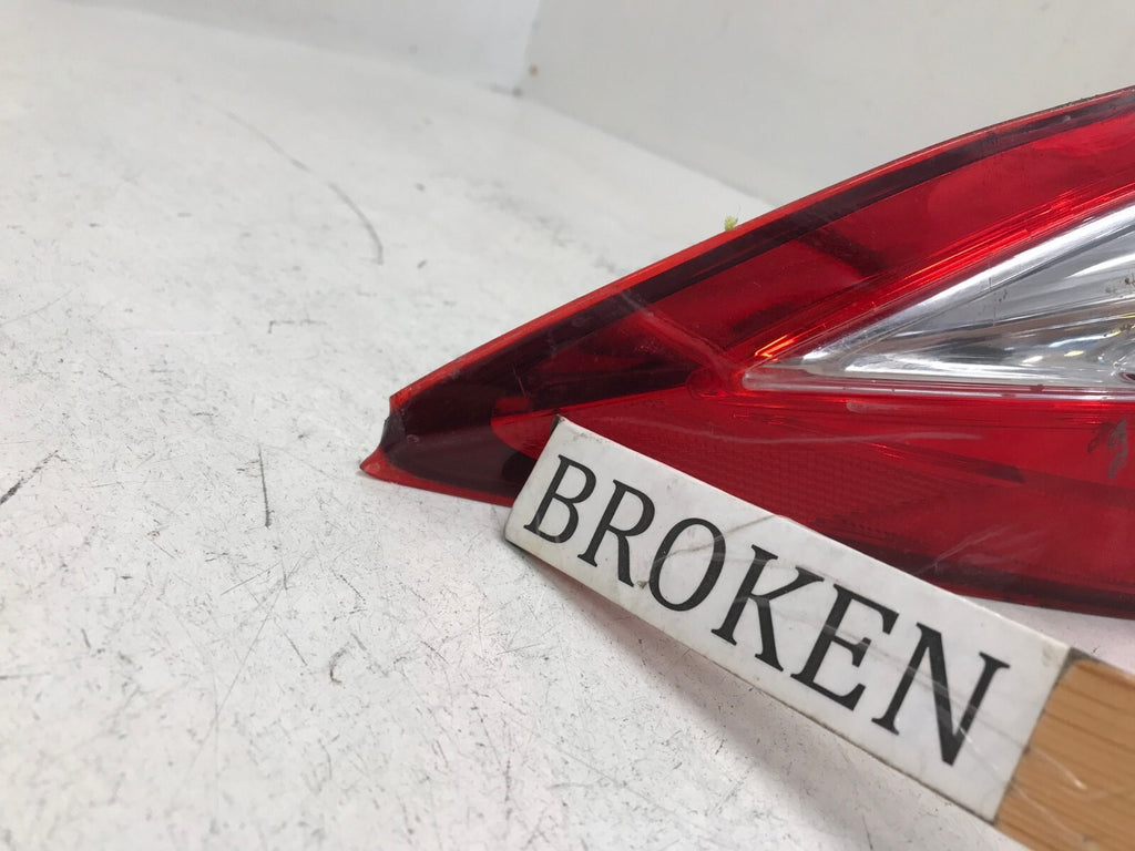 Tail light Damaged LH Driver 17 2018 2019 Toyota Corolla 81550-02B00 OEM