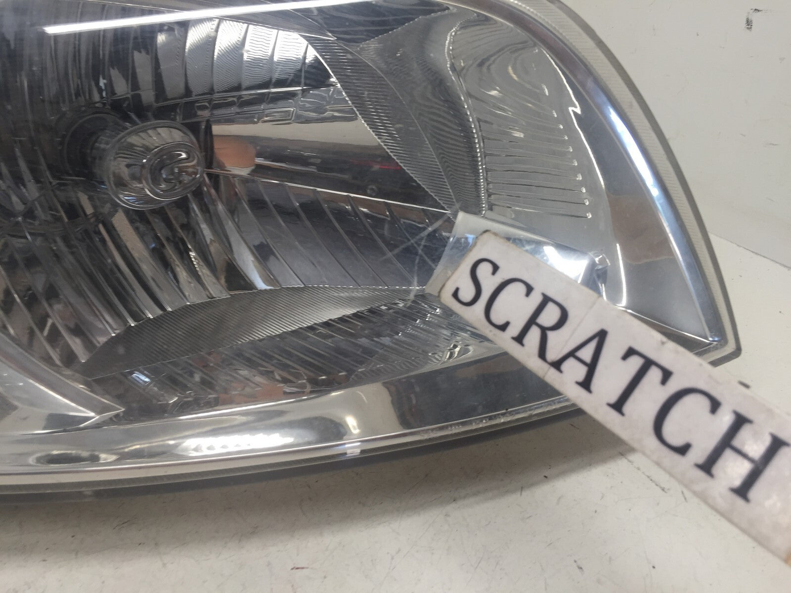 Halogen Headlight Damaged Right Passenger Side RH Chevrolet Aveo 2007-2011 OEM