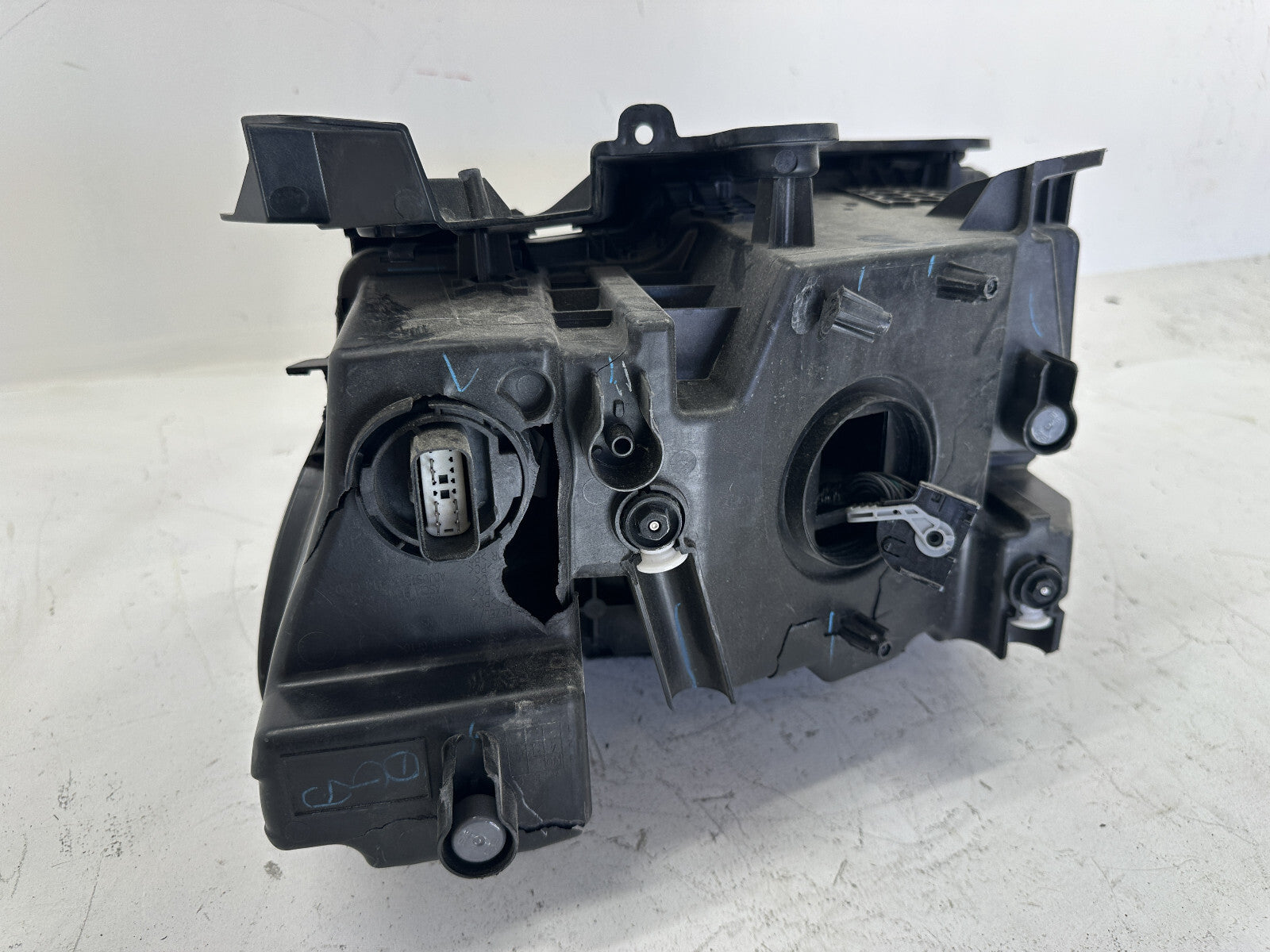 Headlight Damaged Passenger RH 21-2024 Jeep Grand Cherokee 20F68376992AE OEM