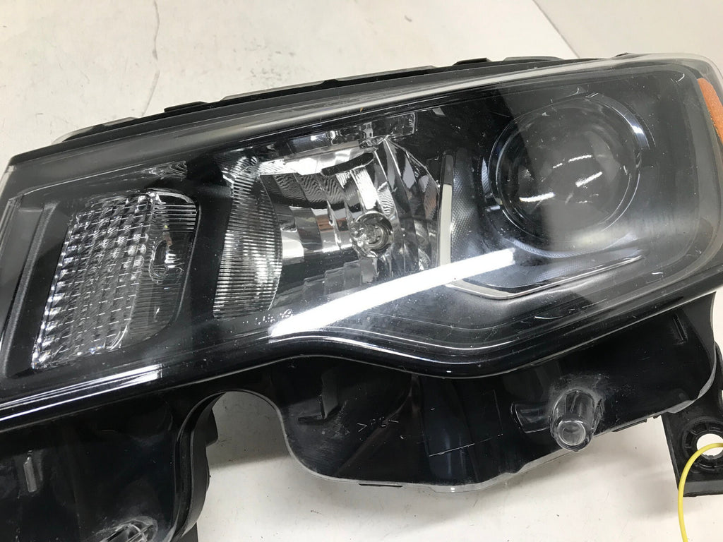 Headlight Damaged Driver Left LH Jeep Grand Cherokee 2016-2020 68266647AD OEM