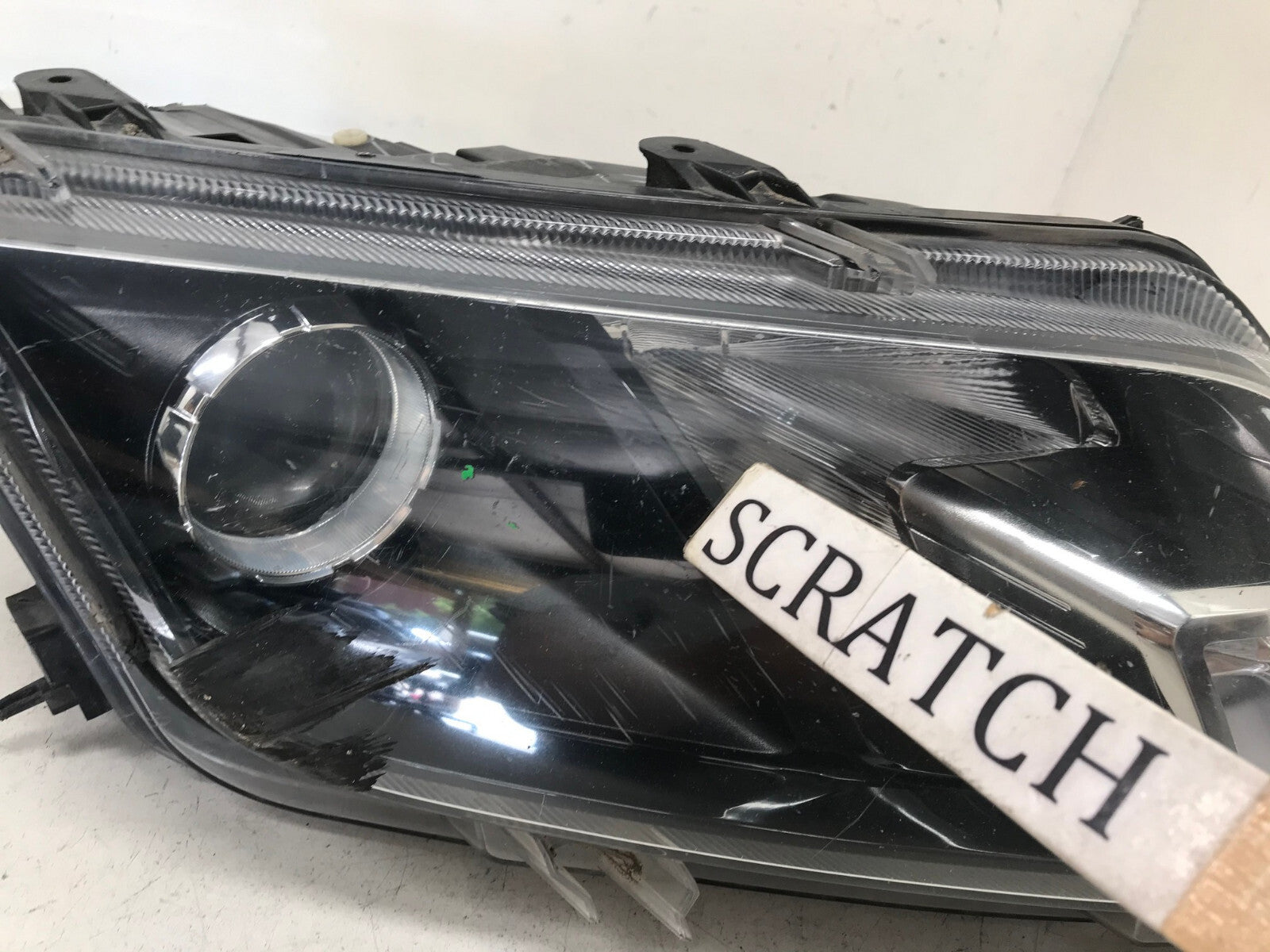 Headlight Damaged Passenger RH 2010 2011 2012 Ford Fusion 9E5Z13008A OEM