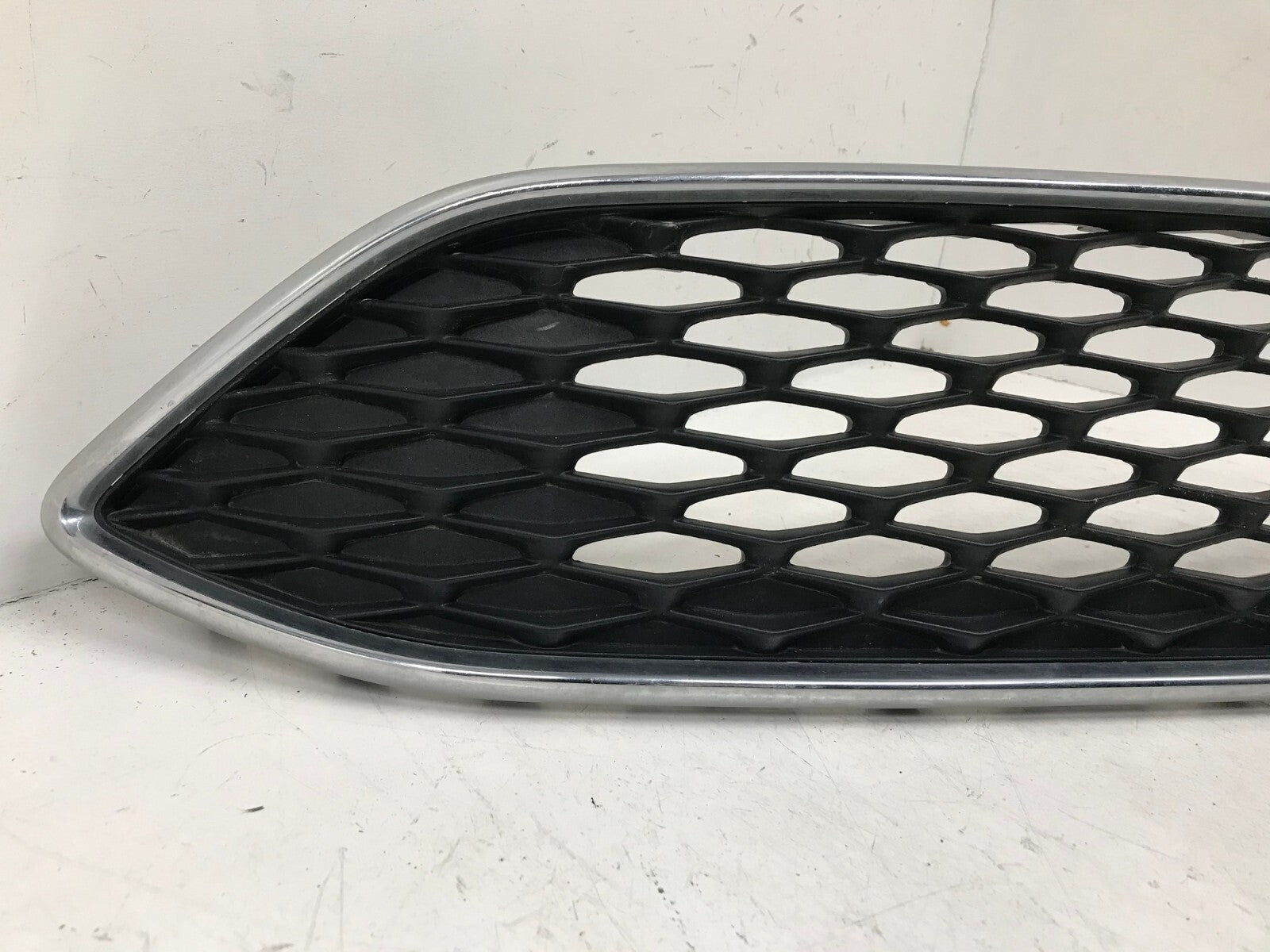 Grill Grille 2015 2016 2017 2018 Ford Focus F1EB-8200-BAW OEM