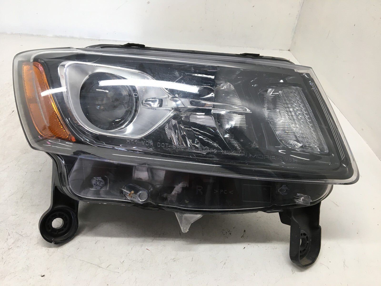 Headlight Damaged Passenger RH Jeep Grand Cherokee 2014 2015 68236108AC OEM
