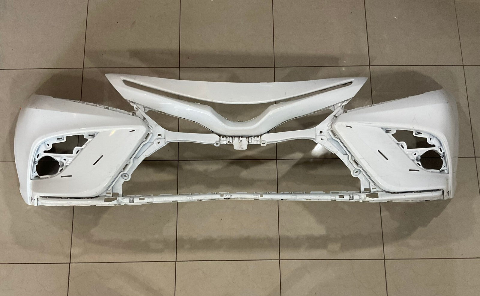 Front Bumper Cover White 2018-2020 Toyota Camry SE XSE 52119+06E20 OEM