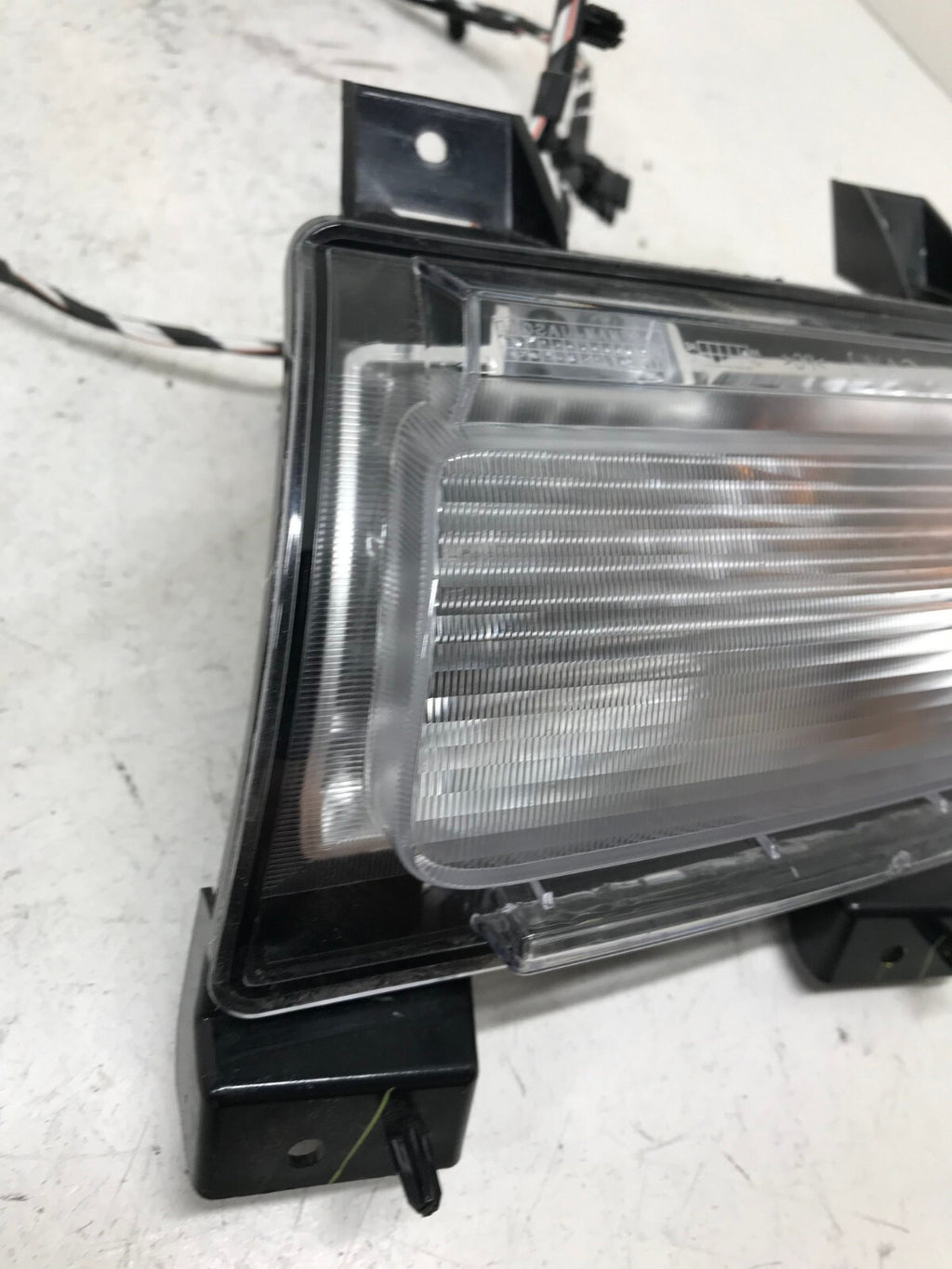 Parking light Damaged Lamp LH Driver Jeep Wrangler 2018-2023 68307245AH OEM