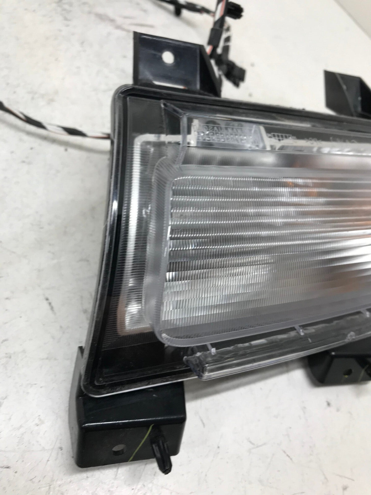 Parking light Damaged Lamp LH Driver Jeep Wrangler 2018-2023 68307245AH OEM