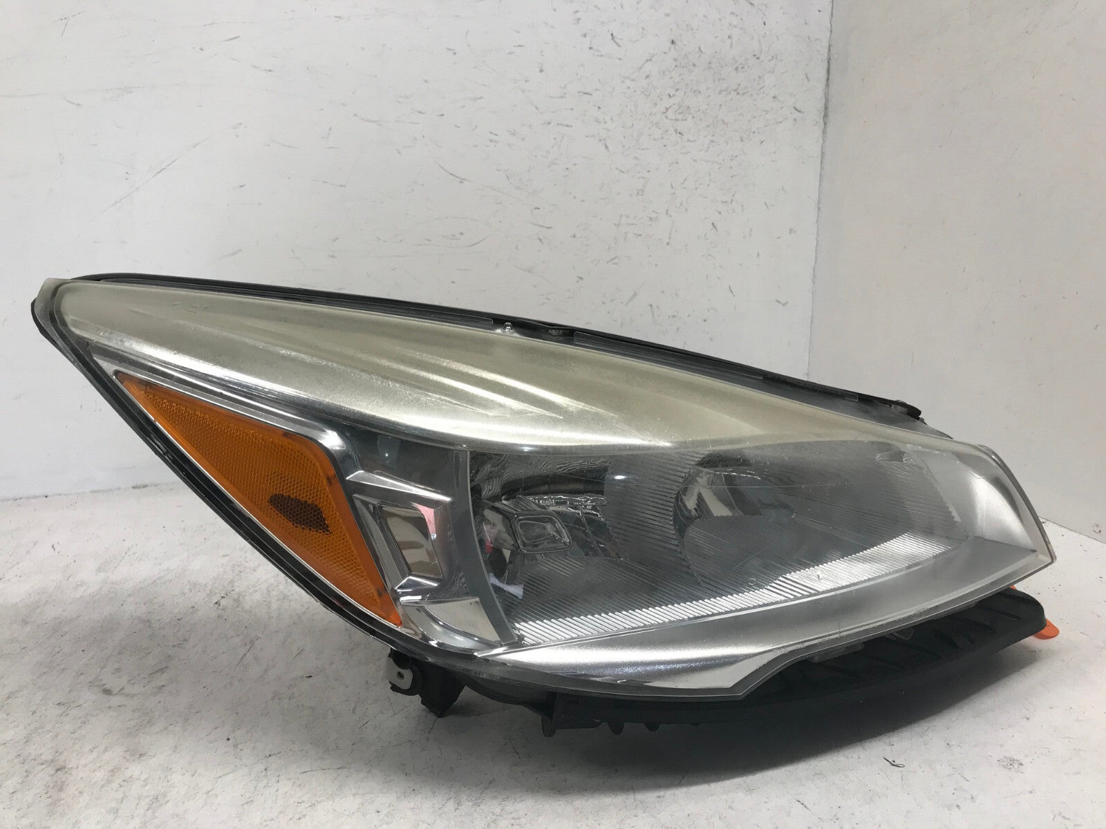 Headlight Damaged Right passenger RH Ford Escape 2013-2016 R 44ZH-2090-A OEM