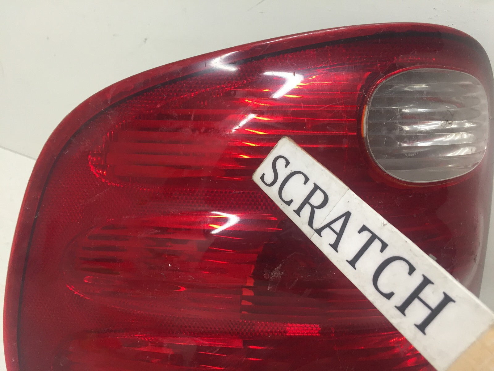 Taillight Damaged Tail Lamp Driver Rear Left LH Ford Pickup Truck F150 00-04 OEM
