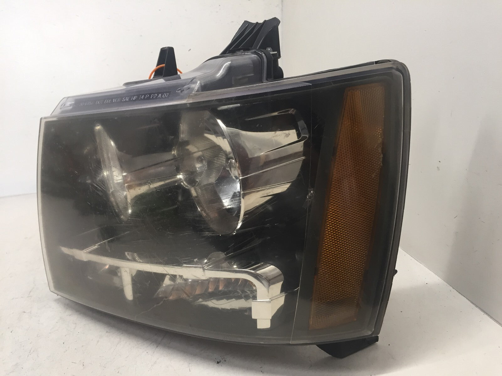 Headlight Damaged Headlamp LH Driver Chevy Tahoe Suburban Avalanche 07-2014 CAPA