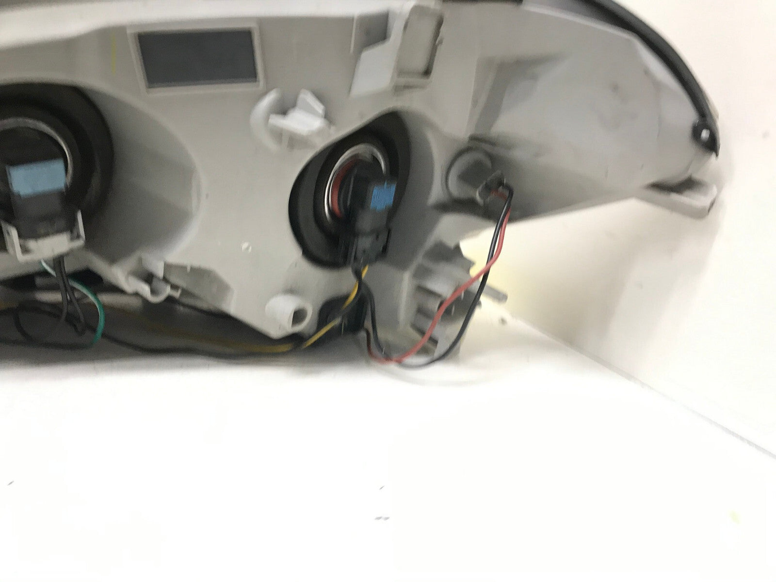 Headlight Damaged Right RH Passenger Chevy Malibu 2008-2012 16580006-B OEM