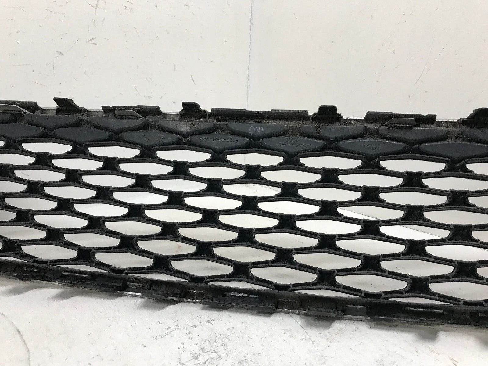 Grill Grille 2015 2016 2017 2018 Ford Focus F1EB-8200-BAW OEM
