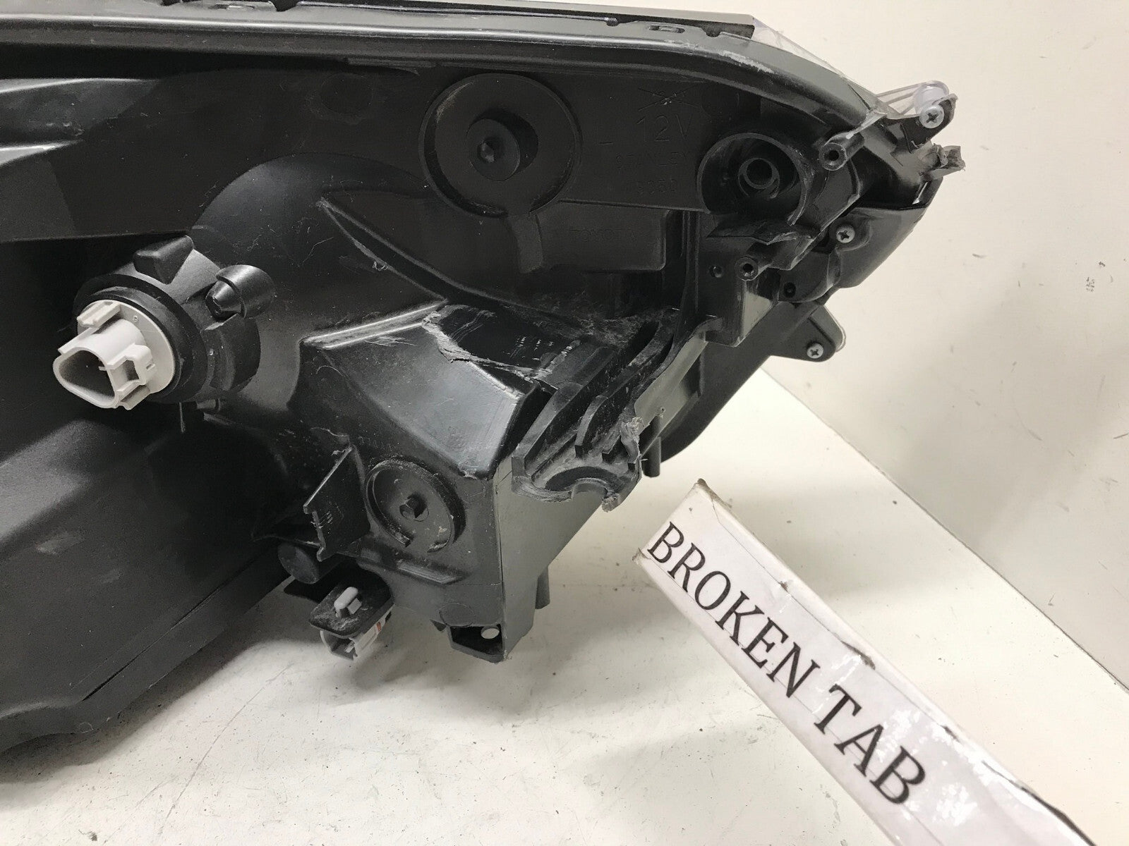 Halogen Projector Headlight Damaged Driver LH Toyota RAV4 16-2018 811500R180 OEM