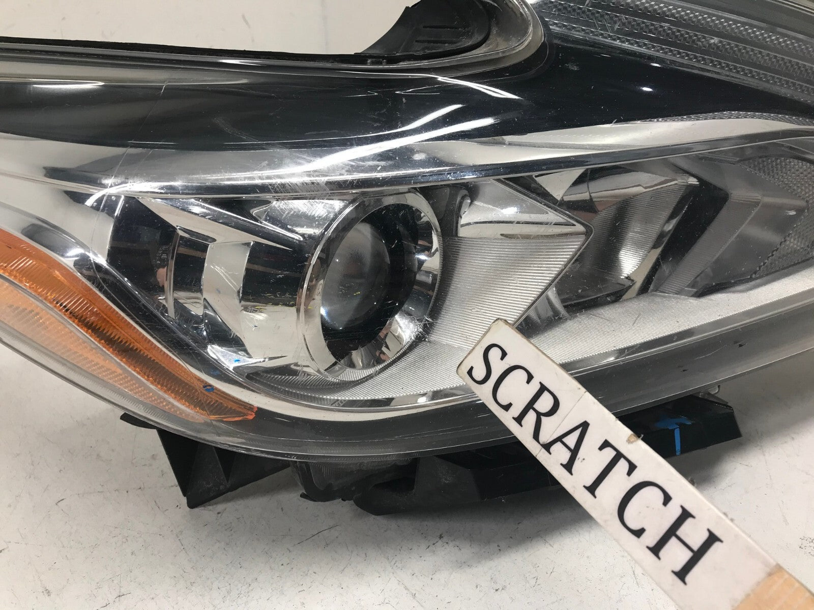 Headlight Damaged Right passenger RH 2016 2017 2018 Nissan Altima 260109HS0A OEM