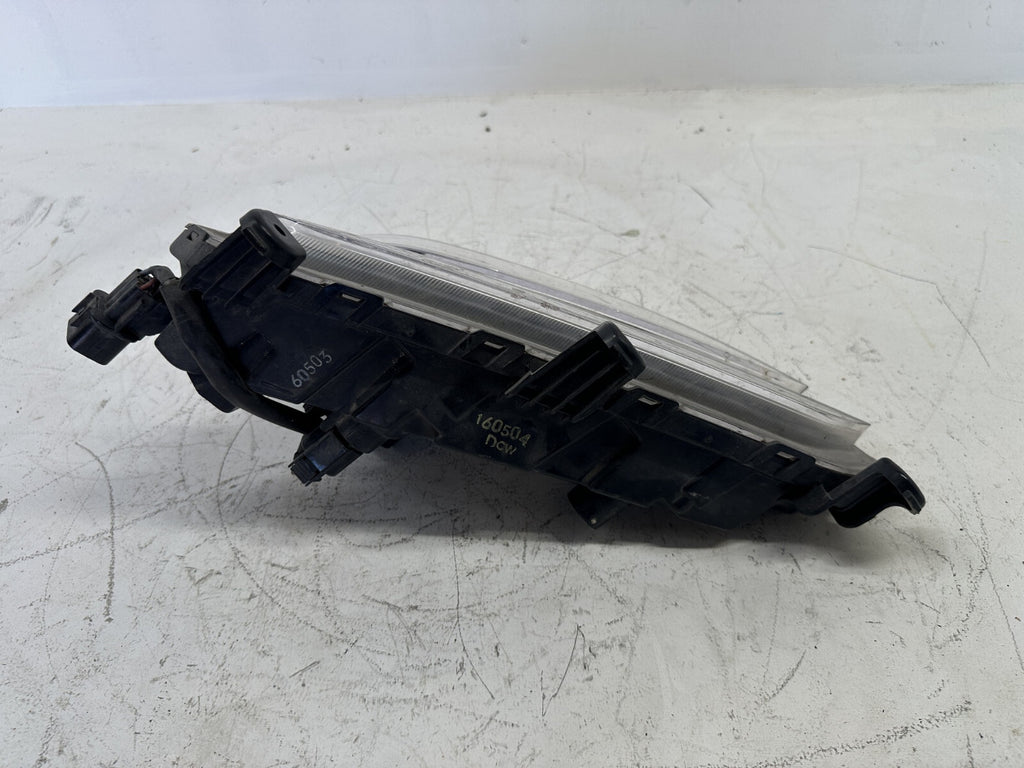 Fog Light Left Driver LH Damaged Hyundai Santa Fe Sport 17 2018 92201-4Z510 OEM