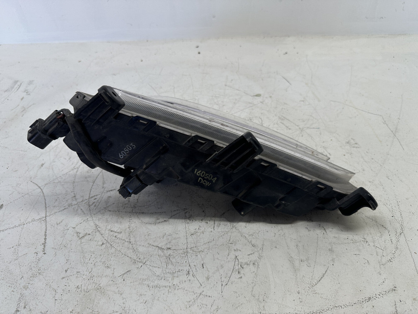 Fog Light Left Driver LH Damaged Hyundai Santa Fe Sport 17 2018 92201-4Z510 OEM