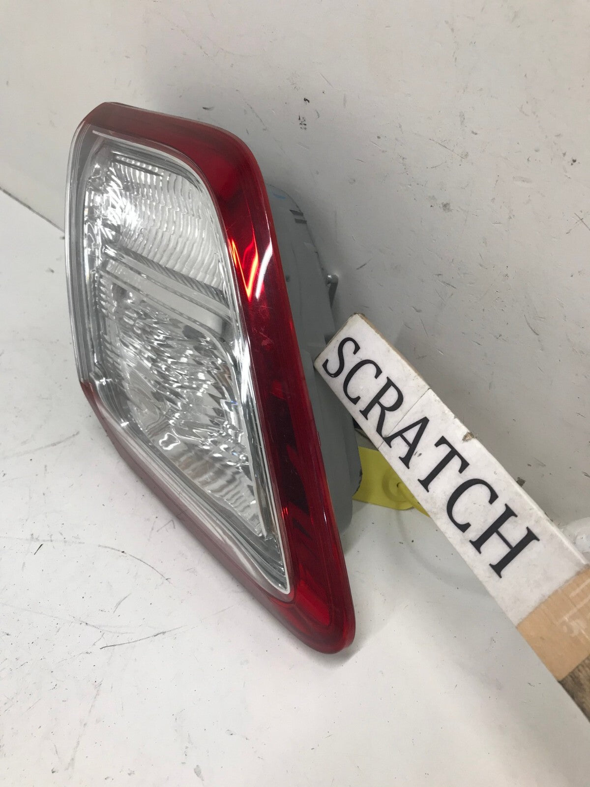 Tail light Damaged Left Driver LH Toyota Camry 2010-2011 8158133170 OEM