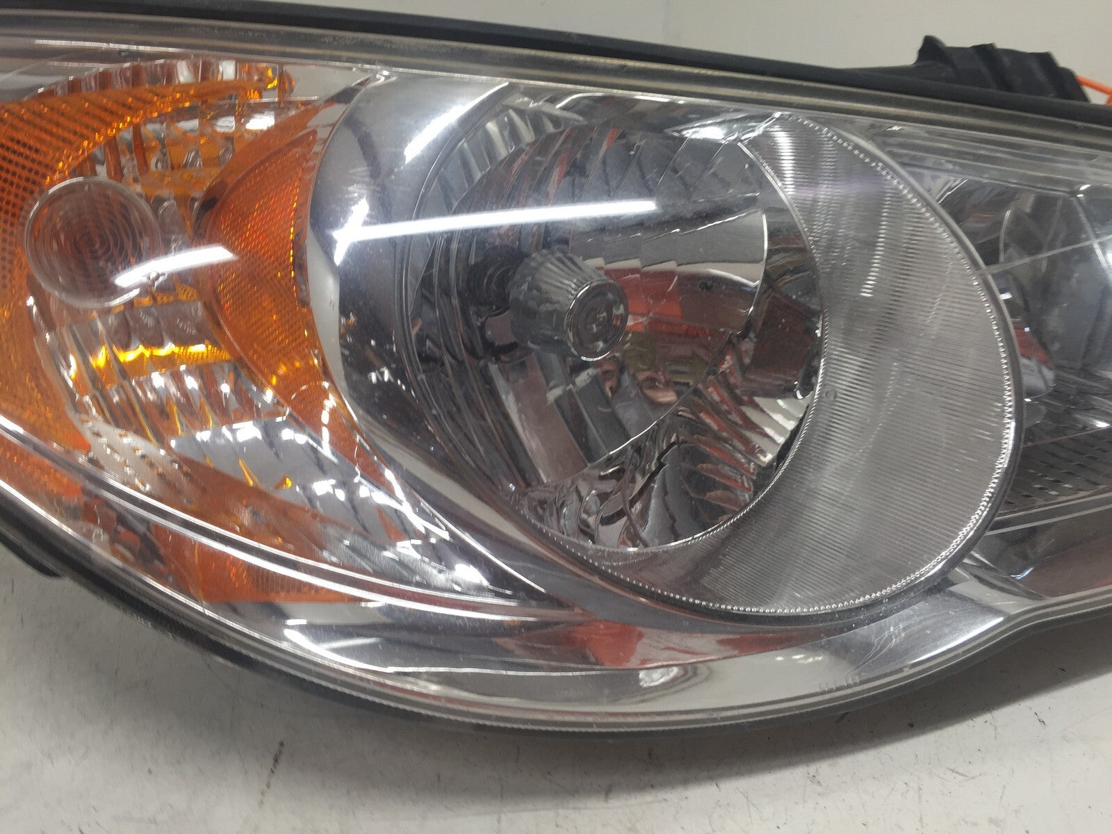 Headlight Damaged Right Passenger RH Hyundai Elantra 2010 921022H051 OEM