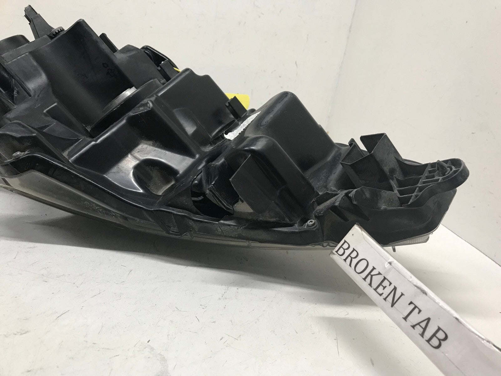 Headlight Damaged Right passenger RH 2016 2017 2018 Nissan Altima 260109HS0A OEM
