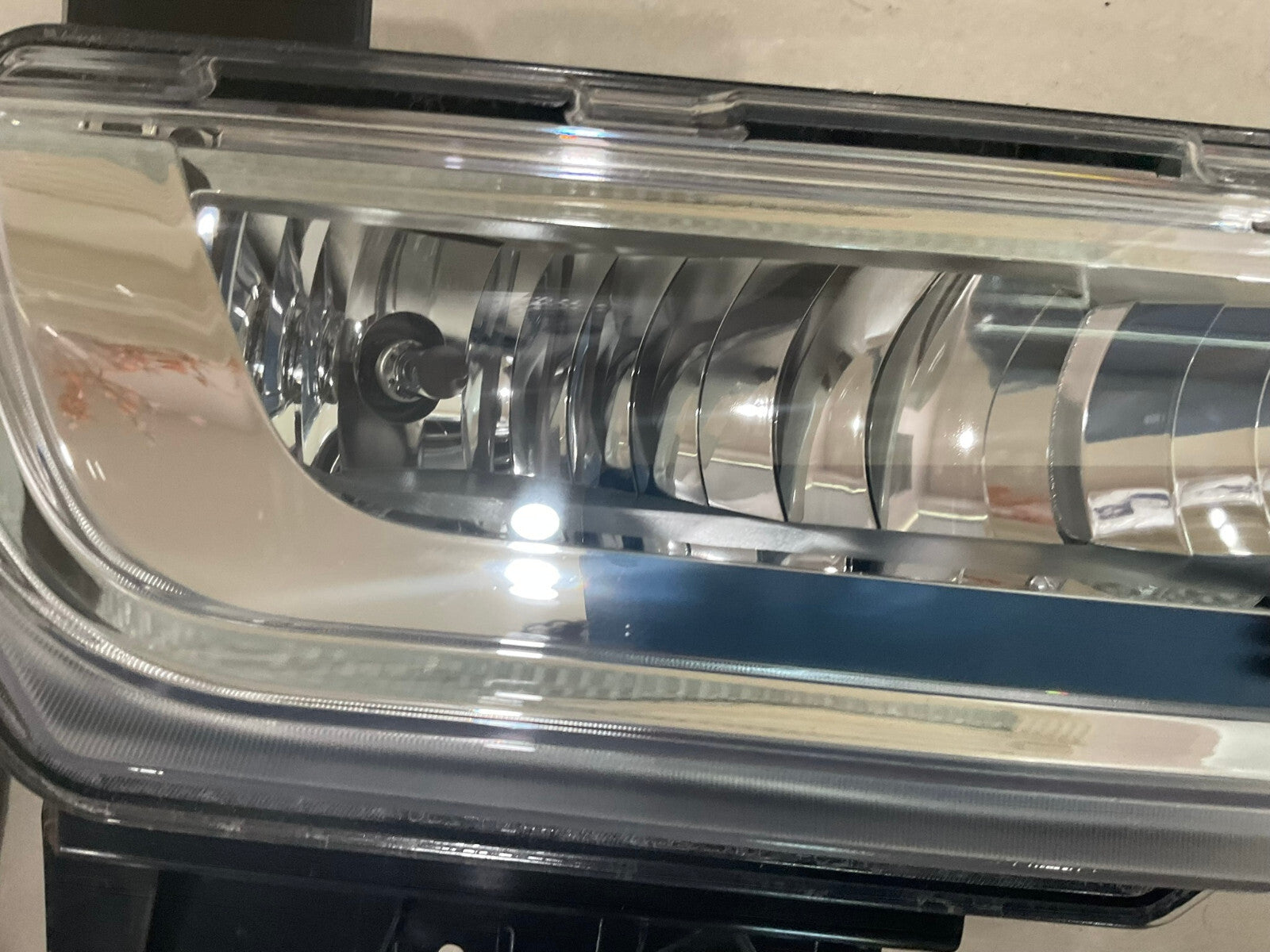 Fog light Damaged Passenger RH Black 2021-2023 Ford F-150 ML34-15A254-A OEM