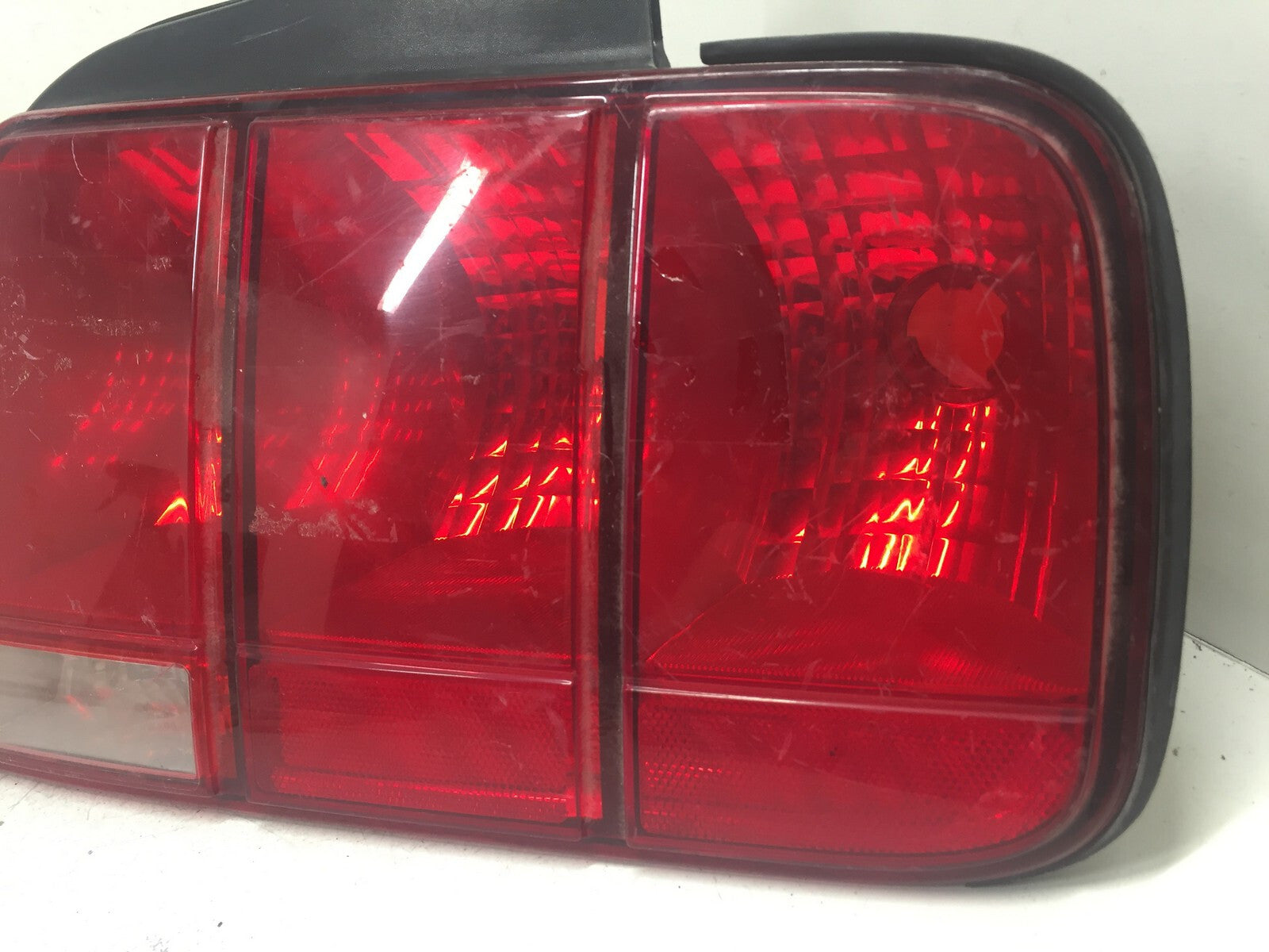 Tail light Damaged Lamp Right Passenger RH Ford Mustang 2005-2007 OEM2