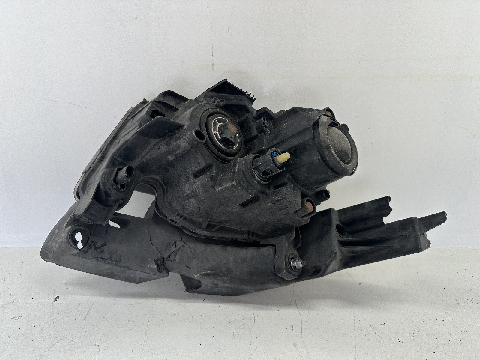 Headlight Damaged Passenger RH 2017 -- 2019 Jeep Grand Cherokee 68289234AD OEM