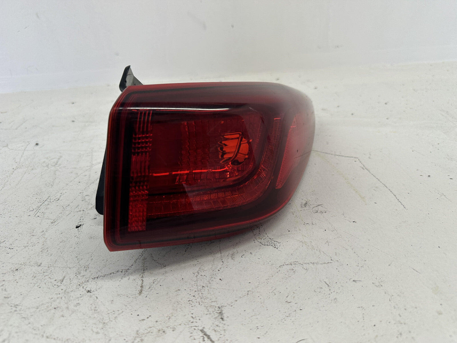 Tail light Damaged Right Passenger RH Hyundai Kona 2018-2023 92402-J9000 OEM