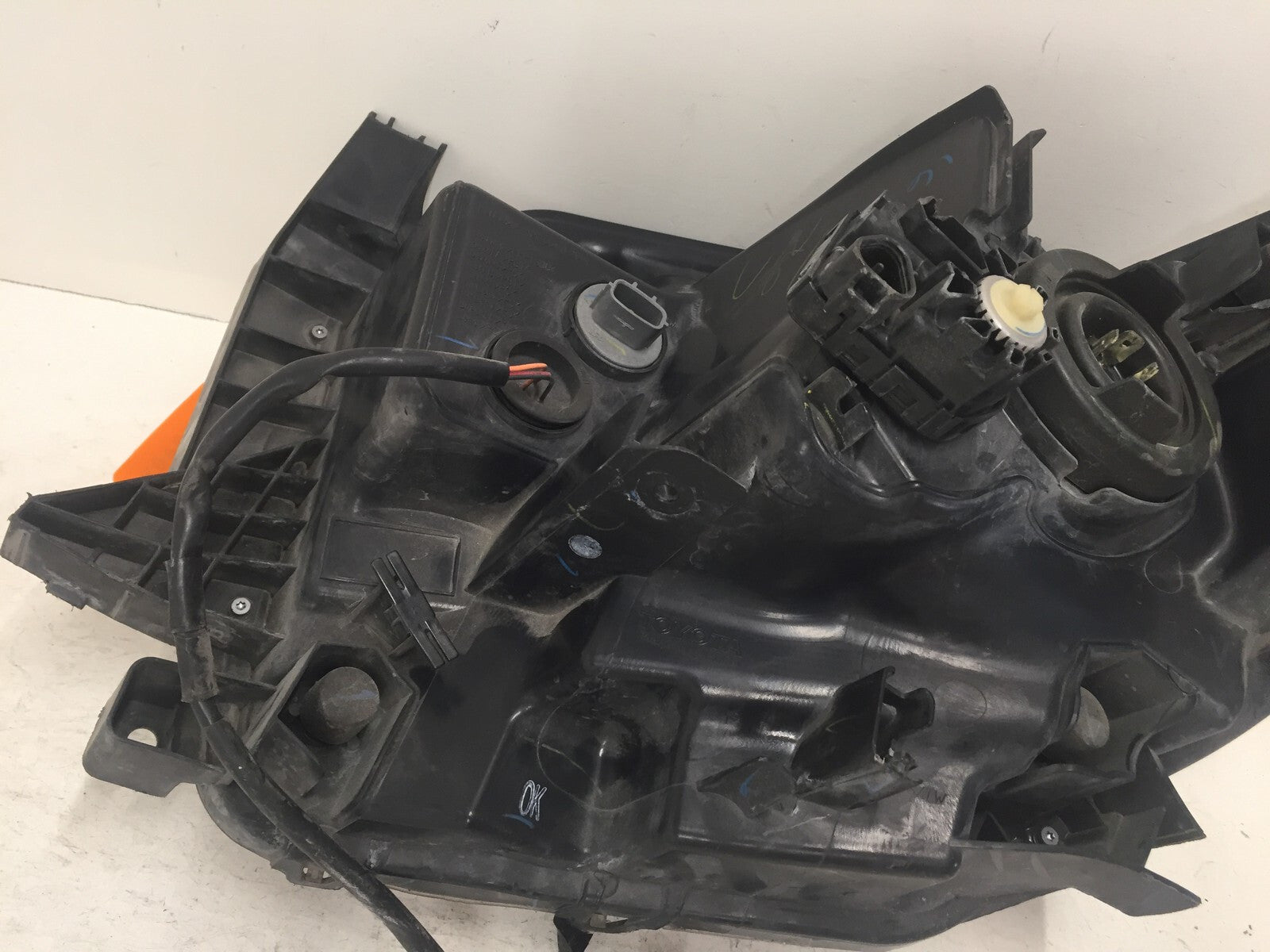 Head light Damaged Lamp Right Passenger RH Toyota Tundra 2014-2020 OEM2