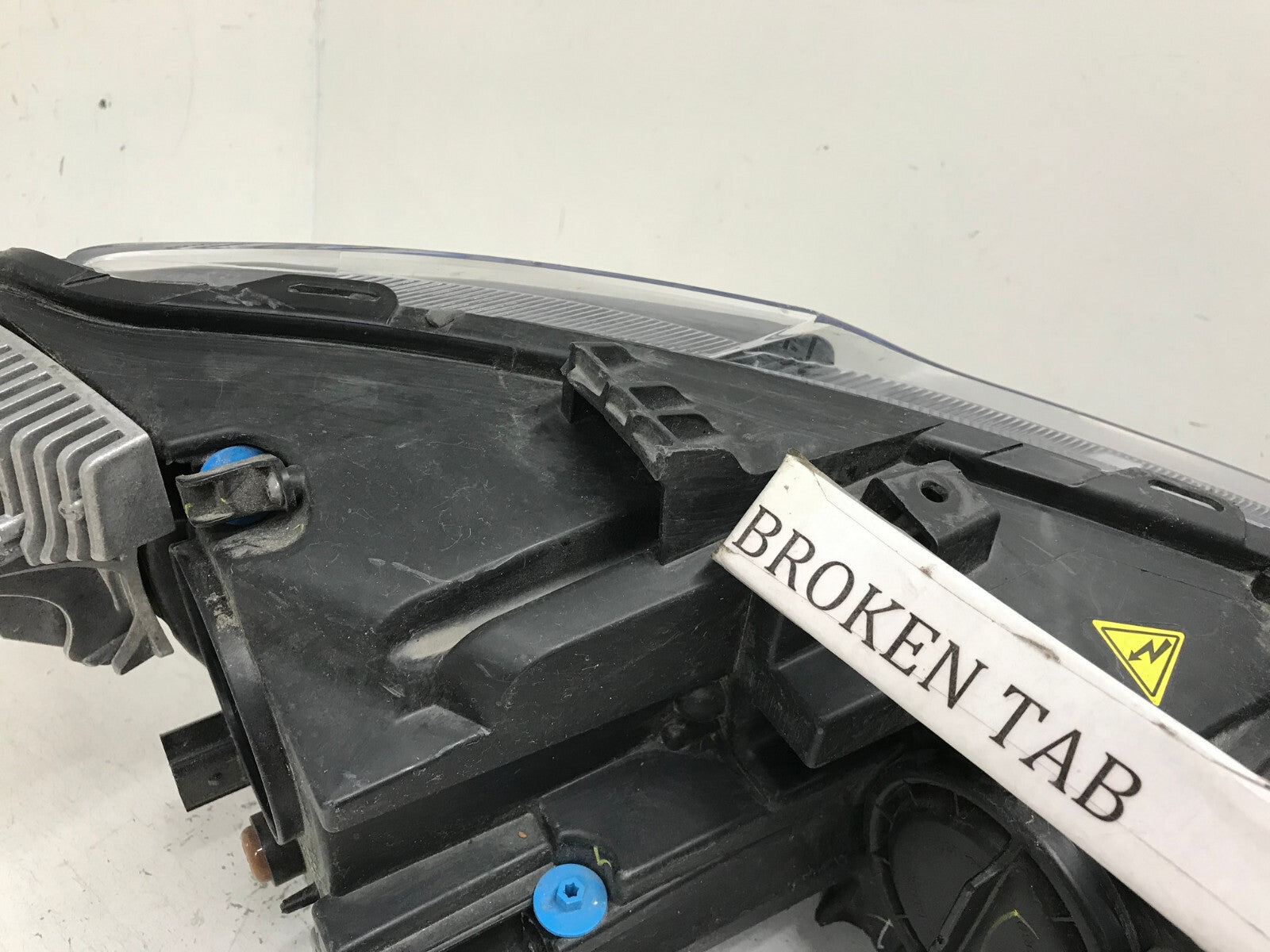 Headlight Damaged LED Driver LH Chrysler Pacifica 2017 2018 2019 68370847AB OEM