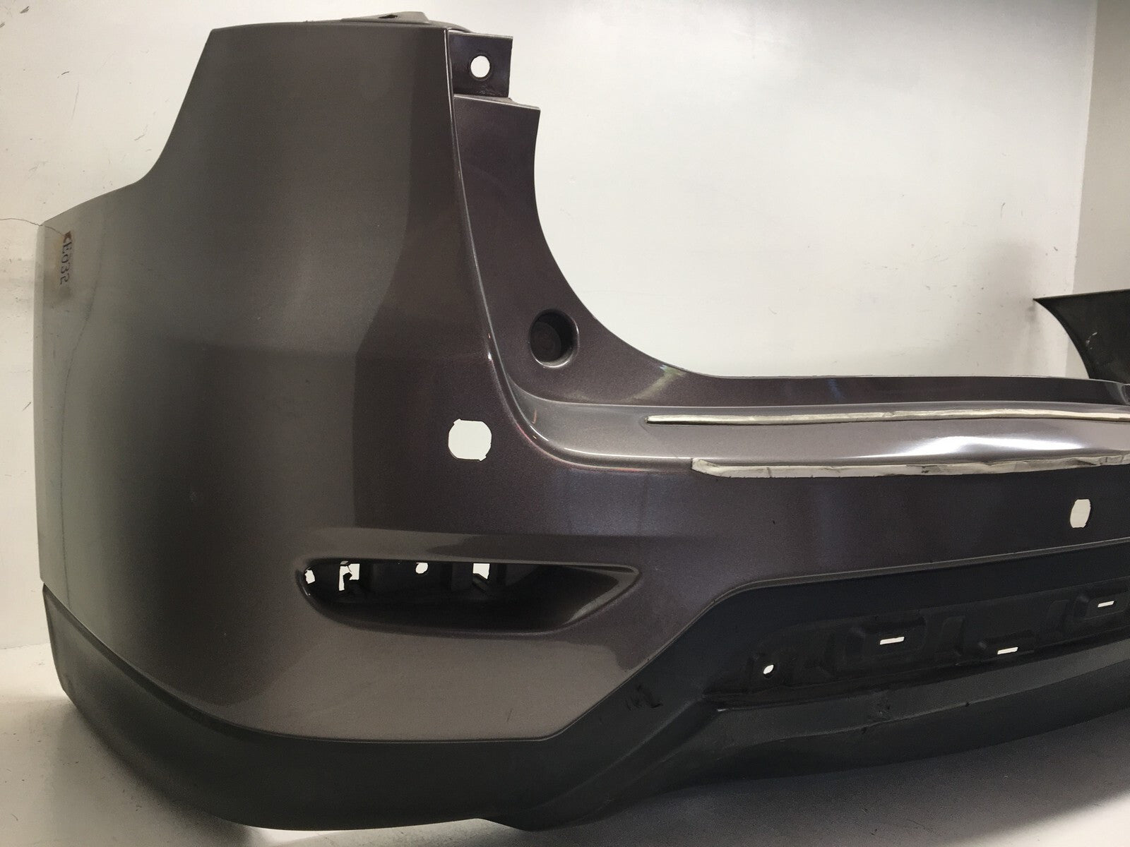 Rear Bumper Cover Nissan Pathfinder Platinum SV Hybrid w/o Sensr Holes 13-16 OEM