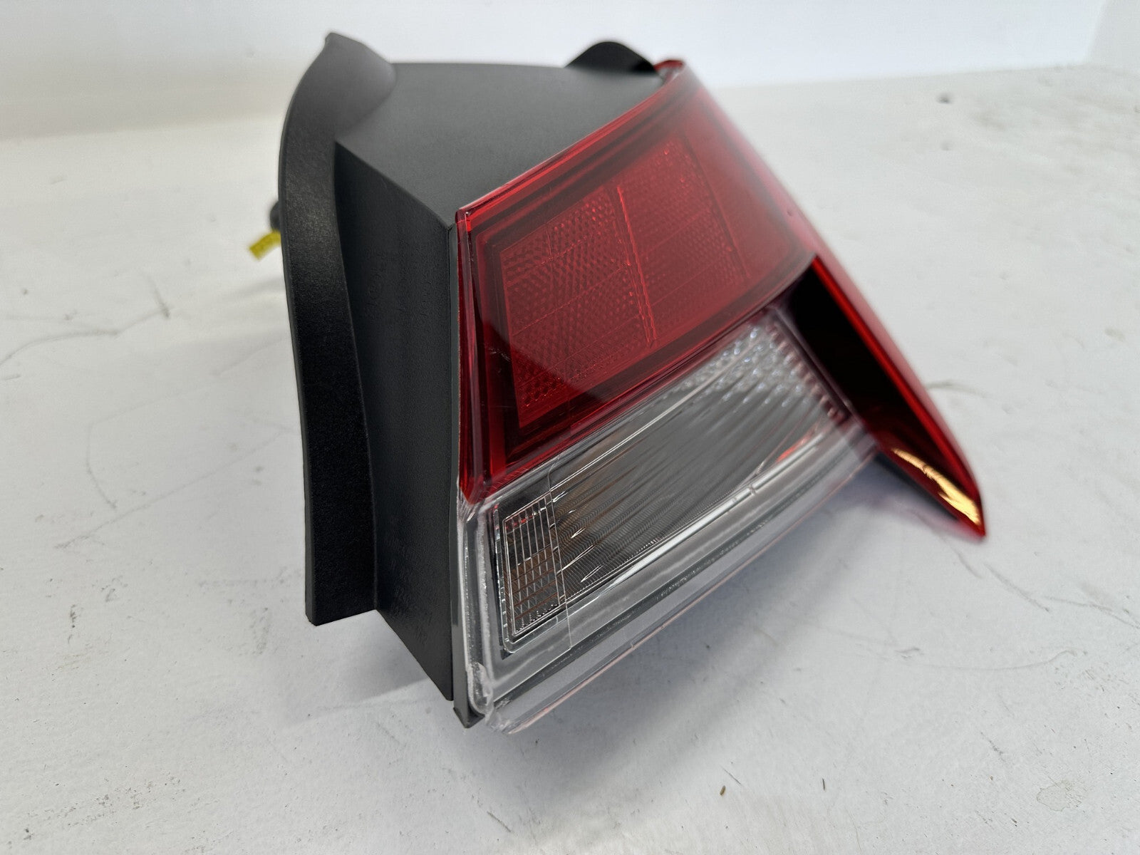 Tail light Damaged Right Passenger RH 2021-2023 Hyundai Elantra 92401AA020 OEM